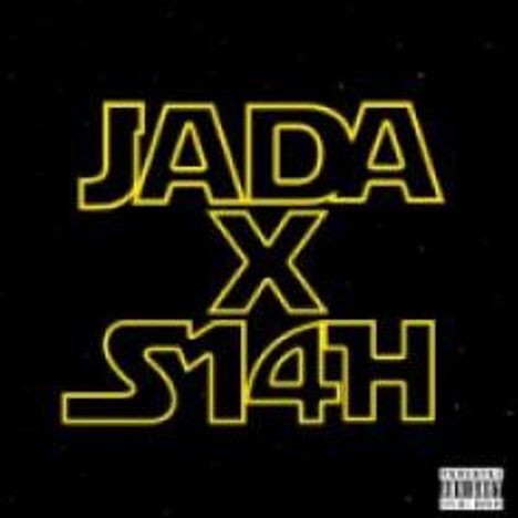 Text: "JADA X S14H". Klare gelbe Schrift auf schwarzem Hintergrund. Unten rechts befindet sich ein kleines Warnsymbol.