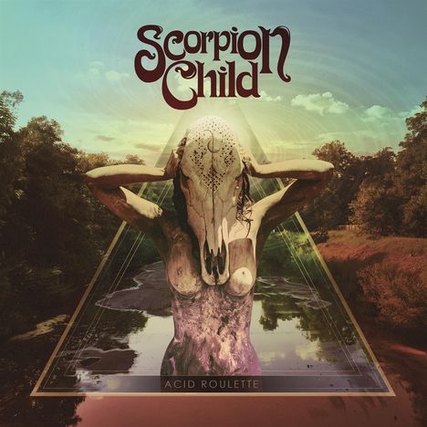 „Scorpion Child“ und „Acid Roulette“. Eine Illustration: Eine Person hält einen Schädel vor einem Spiegel in Landschaft.