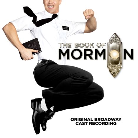 Texte: "THE BOOK OF MORMON", "ORIGINAL BROADWAY CAST RECORDING". Ein lachender Mann springt in Hemd und Krawatte.