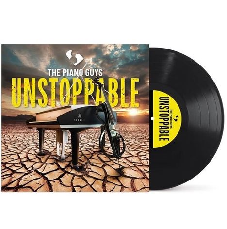 Vinyl mit Cover: Text "THE PIANO GUYS UNSTOPPABLE", ein Piano auf trockener Erde mit dramatischem Himmel.