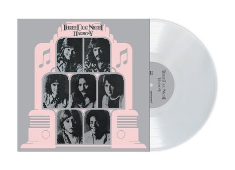 „Three Dog Night, Harmony“ steht oben in stilisierter Schrift. Darunter sind sechs Schwarz-Weiß-Fotos von Bandmitgliedern.