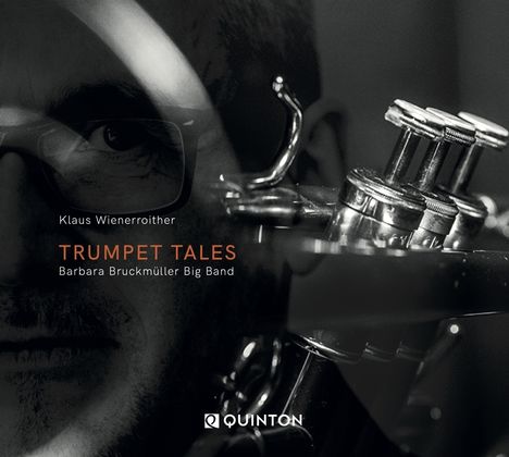 "Klaus Wienerroither, TRUMPET TALES, Barbara Bruckmüller Big Band." Nahaufnahme eines Gesichtes mit einer Trompete.