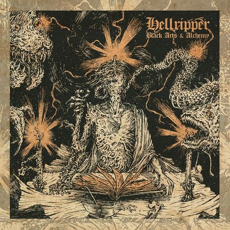 "Hellripper: Black Arts & Alchemy." Illustration mit einer unheimlichen Figur und Kreaturen, die um ein aufgeschlagenes Buch versammelt sind.