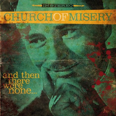 „In Stereo", „Church of Misery", „and then there were none...". Verwaschenes Gesicht mit roten Spritzern. Vintage-Stil.