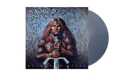 "Sacred Steel" und "Reborn in Steel" sind in einem Fantasy-Design mit einem muskulösen Krieger, der ein Schwert hält.