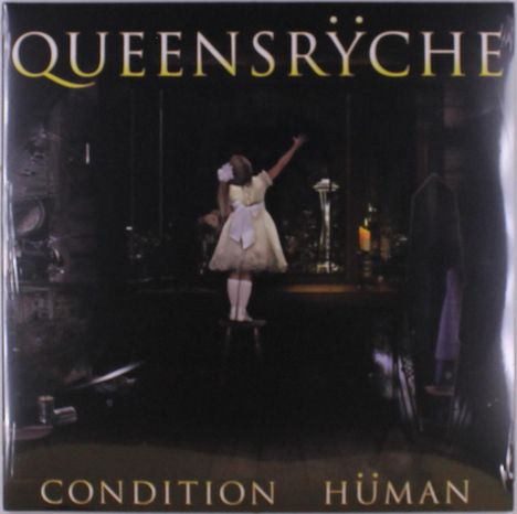 "QUEENSRŸCHE" und "CONDITION HÜMAN" in großer Schrift. Ein Mädchen in einem weißen Kleid steht in einem Raum.