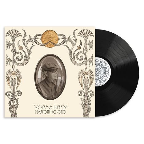 Texte: "YOURS SINCERELY HARUOMI HOSONO". 
Illustration: Kunstvolle Ornamente mit Foto einer Person im Zentrum. Schallplatte teilweise sichtbar.