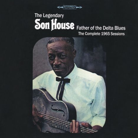 "The Legendary Son House, Father of the Delta Blues, The Complete 1965 Sessions." Ein Mann mit Gitarre im Hemd.