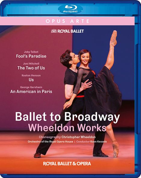 Texte: Fool’s Paradise, The Two of Us, Us, An American in Paris. Ein Tänzerpaar in inniger Umarmung auf Bühne.
