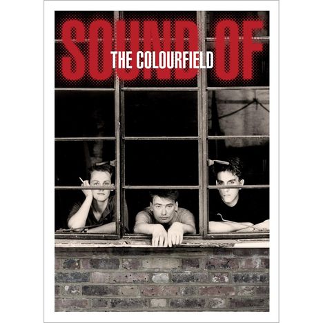 Text: "SOUND OF THE COLOURFIELD". Drei Männer schauen aus einem Fenster, das aus mehreren kleinen Scheiben besteht.