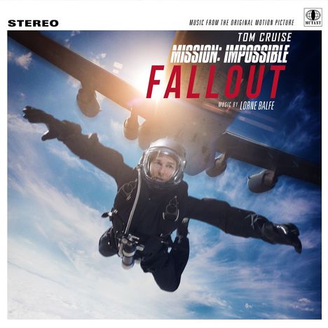 "Mission: Impossible Fallout" in großen Buchstaben, darunter ein Fallschirmspringer in der Luft vor einem Flugzeug.