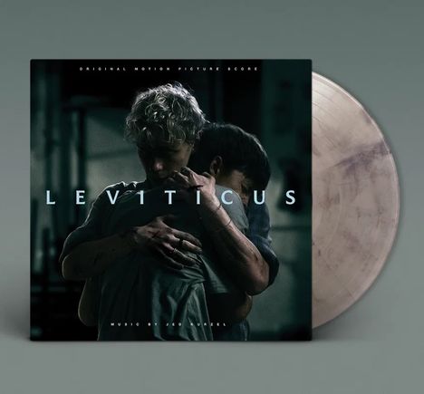 "Original Motion Picture Soundtrack, Leviticus, Music by Jed Kurzel." Zwei Personen umarmen sich innig im Dunkeln.