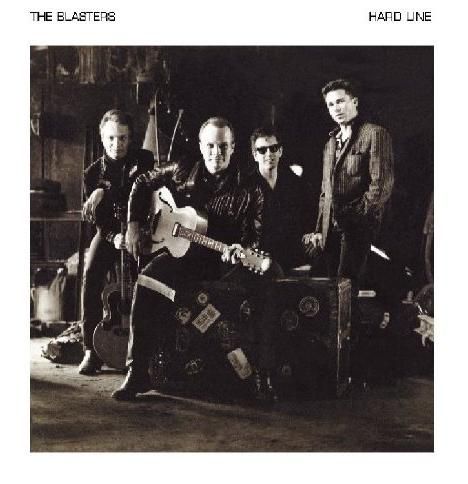 Die Texte oben lauten "THE BLASTERS" und "HARD LINE". Vier Männer posieren mit Musikinstrumenten in einem dunklen Raum.