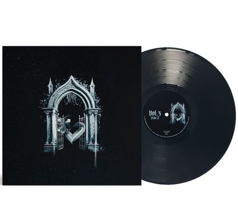 "Vol. 3 Side A" und "VOIR" auf einem gotischen Torbogen. Schallplatte daneben.