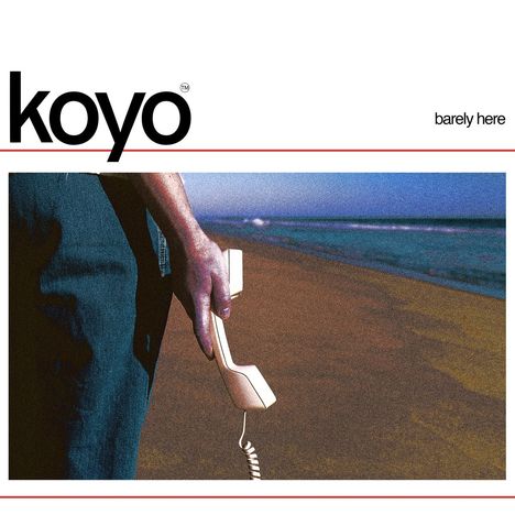 Text: "koyo", "barely here". Eine Hand hält einen Telefonhörer an einem Strand.