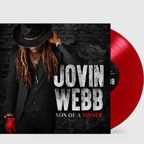 „Jovin Webb: Son of a Sinner“ steht in großen weißen Buchstaben auf einer schwarzen Wand. Rote Vinyl-Schallplatte.