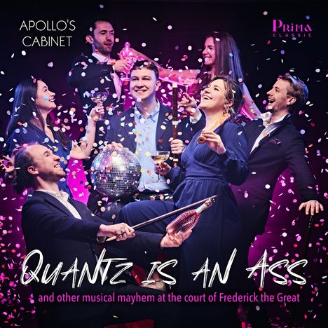 "QUANTZ IS AN ASS und anderer musikalischer Trubel am Hof von Friedrich dem Großen." Fröhliche Menschen feiern mit Sekt.