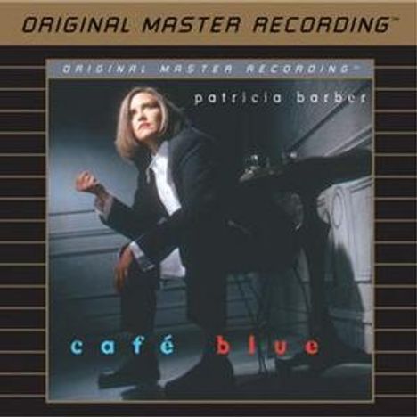 "Original Master Recording"; "patricia barber"; "café blue". Frau sitzt in einem dunklen Raum, hält eine Kaffeetasse.