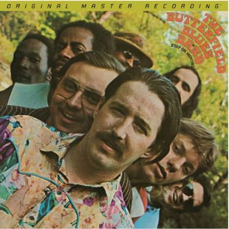 "Original Master Recording", "The Butterfield Blues Band", "Keep on Moving". Eine Gruppe von Menschen im Freien.