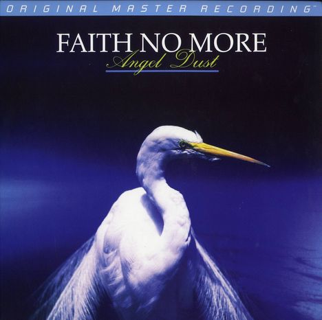 "FAITH NO MORE Angel Dust" steht oben auf dunklem Hintergrund. Darunter ist ein weißer Vogel mit gelbem Schnabel abgebildet.