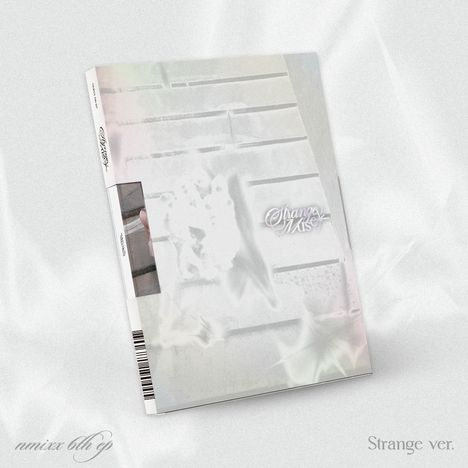 "Strange Music" und "Strange ver." in eleganter Schrift auf einem Cover mit sanften Pastelltönen und abstrakten Mustern.