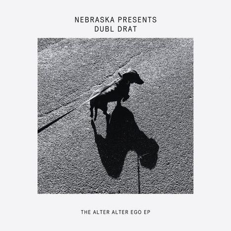 Text: "NEBRASKA PRESENTS DUBL DRAT - THE ALTER ALTER EGO EP". Schwarz-weiß Bild eines Hundes und seines Schattens auf Asphalt.