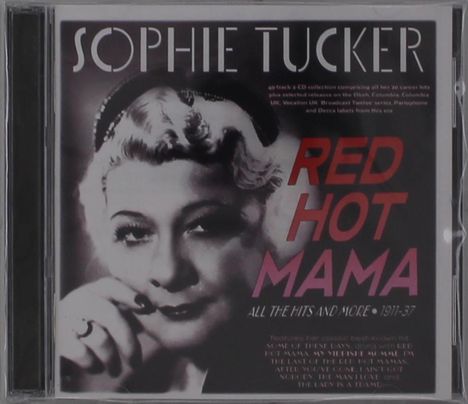 Text: „SOPHIE TUCKER“, „RED HOT MAMA“, „ALL THE HITS AND MORE 1911-37“. Schwarz-weißes Porträtfoto einer Frau.