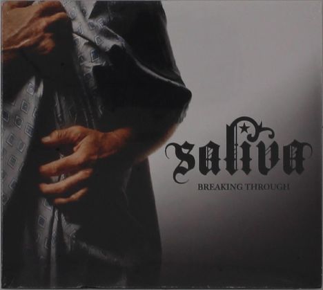 „saliva“, „BREAKING THROUGH“. Eine Hand hält ein gemustertes Stoffstück.