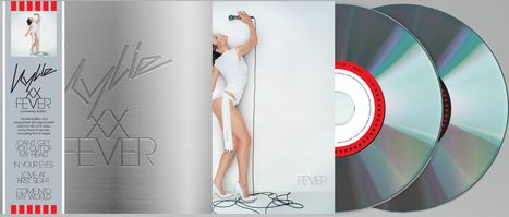 Kylie XX FEVER, Anniversary Edition: limited edition 2CD, Hit-Singles und Bonus-Tracks. Frau posiert mit Mikrofon.