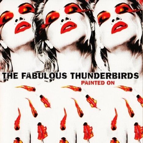 „THE FABULOUS THUNDERBIRDS PAINTED ON“ steht in schwarzem Text. Drei identische Gesichter mit roten Lippen und Augen. Orange Federn.