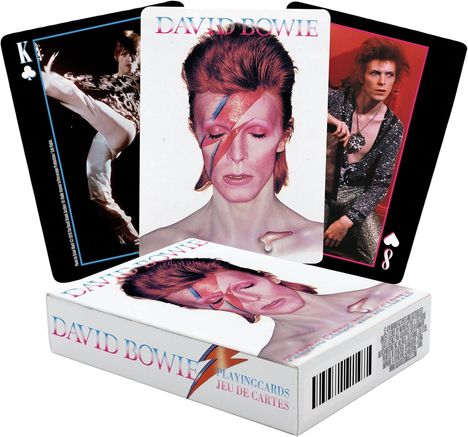 "DAVID BOWIE" und "PLAYING CARDS" auf dem Karton. Drei Spielkarten mit David Bowie in verschiedenen Outfits.