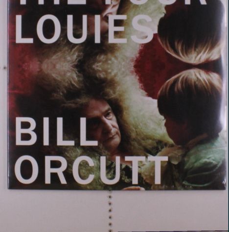 "The Four Louies, Bill Orcutt." Zwei Personen, eine mit einem großen, lockigen Kostüm, blicken sich an.