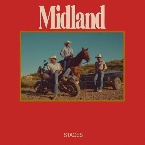 Roter Hintergrund mit den weißen Worten "Midland" oben und "Stages" unten. Drei Cowboy-Figuren, auf Motorrad, Pferd, und neben Auto.