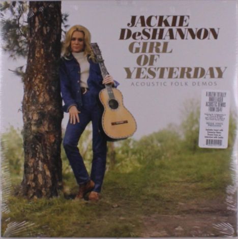 Texte: "JACKIE DeSHANNON GIRL OF YESTERDAY ACOUSTIC FOLK DEMOS". Eine Frau lehnt an einem Baum und hält eine Gitarre.