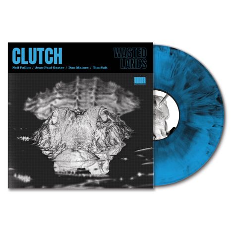 "CLUTCH" und "WASTED LANDS" in blauer Schrift; Schwarz-Weiß-Bild eines Alligators; blaue Schallplatte.