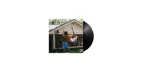 Text: "Parental Advisory". Ein Mann schaukelt vor einem Haus, im Hintergrund Bäume. Rechts ein Vinyl-Schallplattenrand.