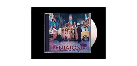 Albumcover mit der Aufschrift "Pentatonix Christmas in the City". Menschen posieren vor einem gelben Taxi in einer Stadt.