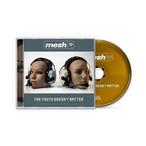 "THE TRUTH DOESN'T MATTER" steht groß. Zwei Puppenköpfe mit Headsets sind auf einem CD-Cover abgebildet.