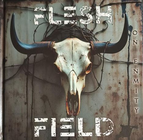 "Flesh Field" und "On Enmity" stehen vor einem Stierschädel, der von Stacheldraht umgeben ist.