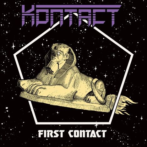 Text „KONTACT“ oben, „FIRST CONTACT“ unten. Illustration einer Sphinx mit Astronautenhelm im Weltraum umgeben von Sternen.