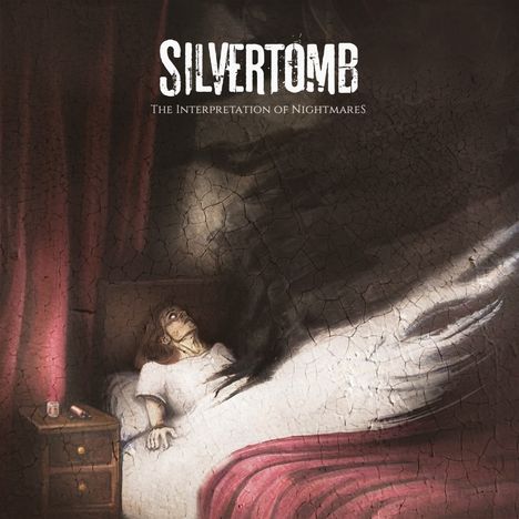 Text: "Silvertomb - The Interpretation of Nightmares". Illustration: Eine Person im Bett schaut erschrocken auf eine dunkle Gestalt.