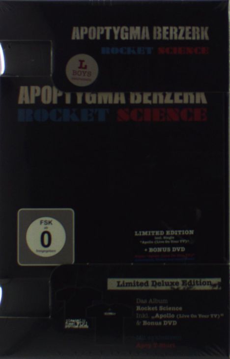 Texte: APOPTYGMA BERZERK, ROCKET SCIENCE, FSK 0, LIMITED EDITION. Schwarze Verpackung mit Stickern und Texten in Rot und Blau.