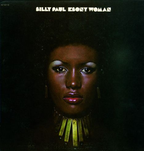 Text: "Billy Paul Ebony Woman". Porträt einer Frau mit Schmuck vor dunklem Hintergrund.