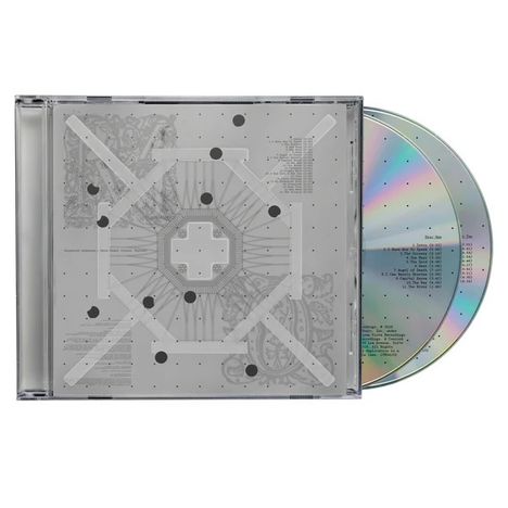 Ein CD-Case mit geometrischen Mustern und zwei CDs mit farbigen Reflexionen. Texte darauf sind klein und technisch.
