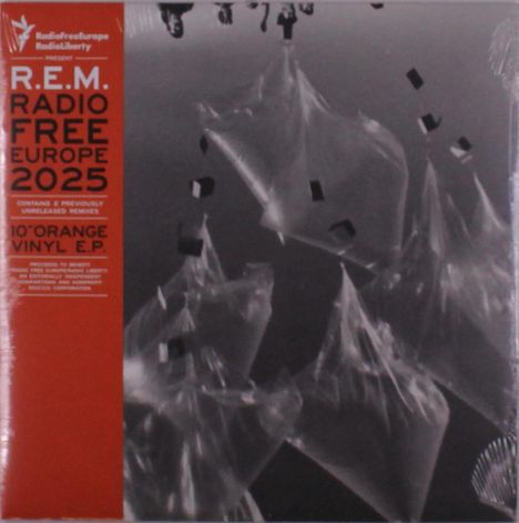 Text: "R.E.M. Radio Free Europe 2025, 10'' Orange Vinyl E.P." Schwarze und graue Töne mit schwebenden transparenten Formen.