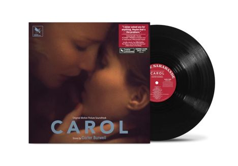 „CAROL", Score von Carter Burwell. Zwei Frauen in Nahaufnahme. Schwarze Vinyl-Schallplatte daneben.