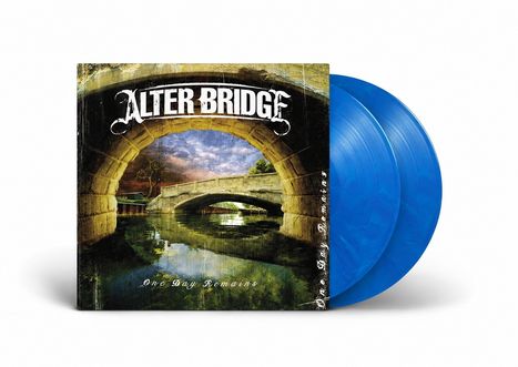 Text: "ALTER BRIDGE" und "One Day Remains". Eine Illustration einer Steinbrücke über einem Fluss. Zwei blaue Schallplatten.