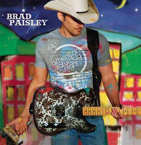 Text oben links: "BRAD PAISLEY", auf dem T-Shirt "american saturday night". Person mit Cowboyhut und Gitarre, hält Pinsel.