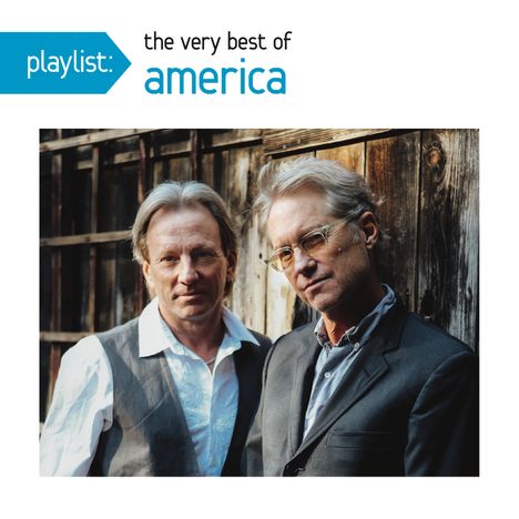 Text: "playlist: the very best of america." Zwei Männer in eleganter Kleidung vor einer Holzwand.
