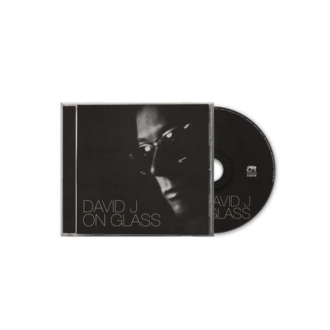 "David J On Glass" in weißer Schrift auf schwarzem Hintergrund. Ein CD-Case und die dazugehörige CD abgebildet.
